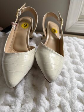 Jones New York Ivory Croc-Embossed Pointed Slingback Flats